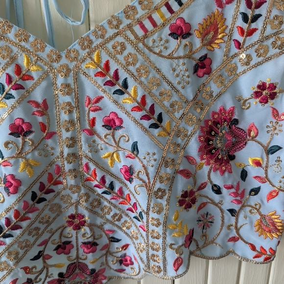 Embroidered Floral Cropped Tank Top Open Back Light Blue Size L - Picture 2 of 6